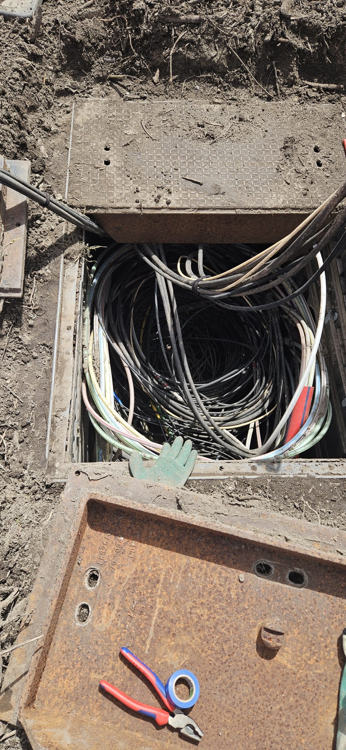 Kabelput met bestaande telecomkabels bij Knooppunt De Nieuwe Meer